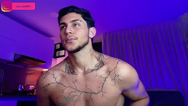 Snapshot of LeoCavalli_ chatting on 09-17-25, 04:19 LeoCavalli online show from 09-17-25, 04:19