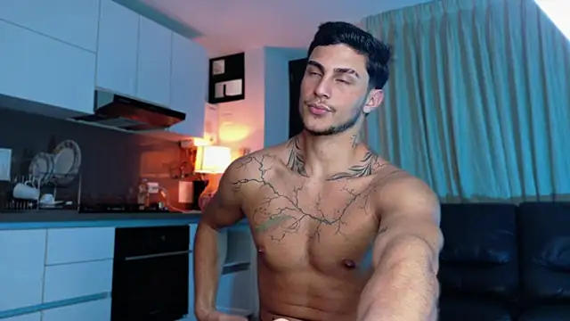 Snapshot of LeoCavalli_ chatting on 10-09-25, 04:38 LeoCavalli online show from 10-09-25, 04:38