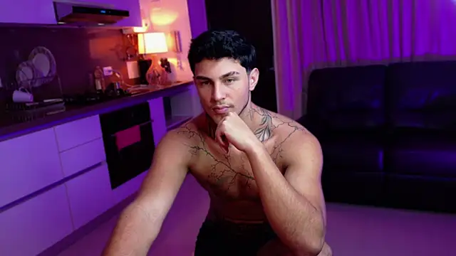 Snapshot of LeoCavalli_ chatting on 10-11-25, 04:38 LeoCavalli online show from 10-11-25, 04:38