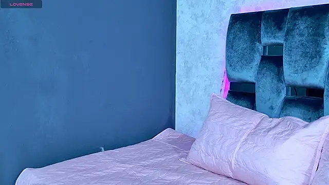 Luna sophya online show from 09-27-25, 11:48