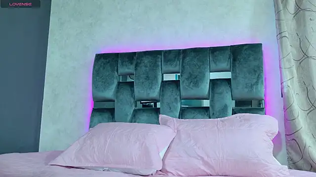 Luna sophya online show from 10-02-25, 11:50