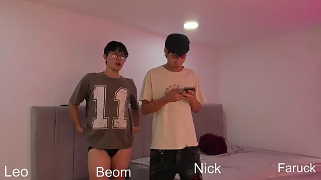 Snapshot of Handsomeboyss19 chatting on 09-12-25, 10:43 Handsomeboyss19 online show from 09-12-25, 10:43