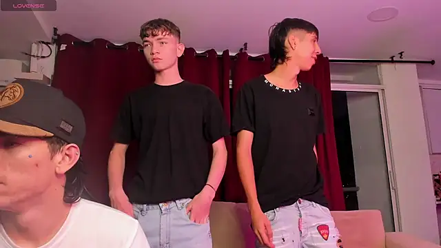 Snapshot of Handsomeboyss19 chatting on 10-01-25, 11:11 Handsomeboyss19 online show from 10-01-25, 11:11