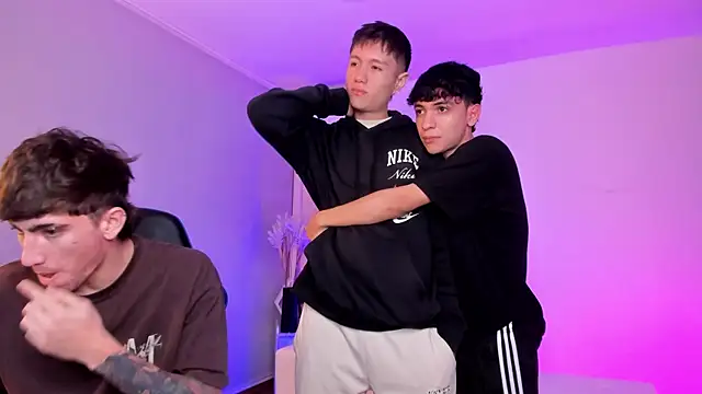 Handsomeboyss19 online show from 04-24-26, 02:36