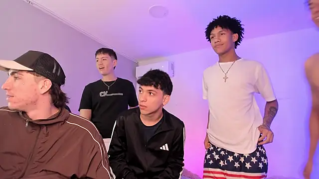 Handsomeboyss19 online show from 06-18-26, 11:42