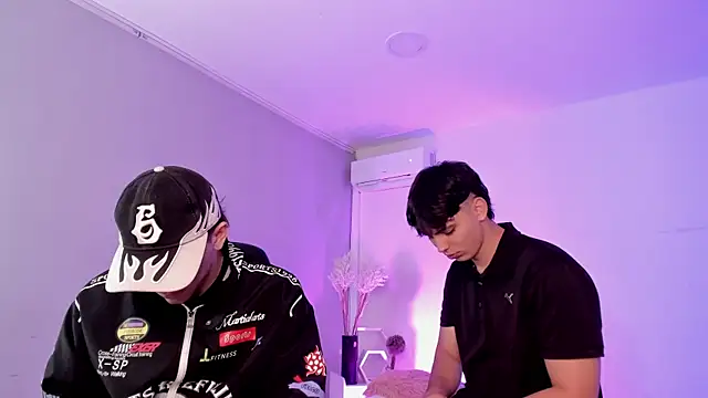 Handsomeboyss19 online show from 06-20-26, 01:03