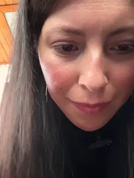 Mia salinass online show from 11-10-25, 04:17