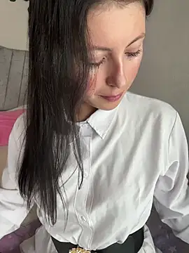 Mia salinass online show from 02-16-26, 04:47