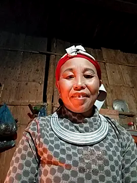 me-cute online show from 11-21-25, 12:15