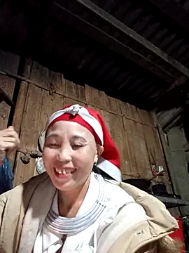 me-cute online show from 11-22-25, 01:10