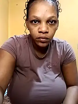 Snapshot of HappygalTheQueen chatting on 11-11-25, 10:48 HappygalTheQueen online show from 11-11-25, 10:48