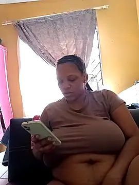 Snapshot of HappygalTheQueen chatting on 11-13-25, 12:15 HappygalTheQueen online show from 11-13-25, 12:15