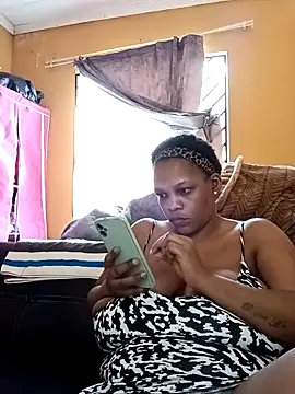 Snapshot of HappygalTheQueen chatting on 11-21-25, 09:08 HappygalTheQueen online show from 11-21-25, 09:08