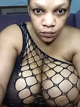 Snapshot of HappygalTheQueen chatting on 05-21-26, 10:17 HappygalTheQueen online show from 05-21-26, 10:17
