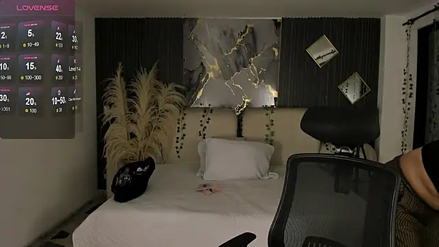 SarahCastro1  online show from 01-14-26, 02:06