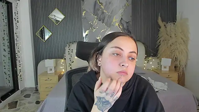 SarahCastro1  online show from 02-19-26, 04:08