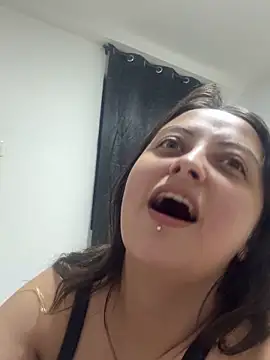 SarahCastro1  online show from 04-28-26, 05:01