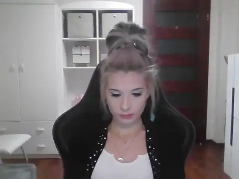 KristineGlow online show from 10-09-25, 07:06