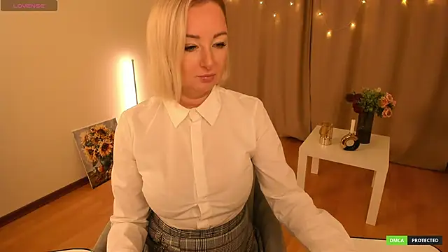 Snapshot of sexmom8 chatting on 11-29-25, 10:51 sexmom8 online show from 11-29-25, 10:51