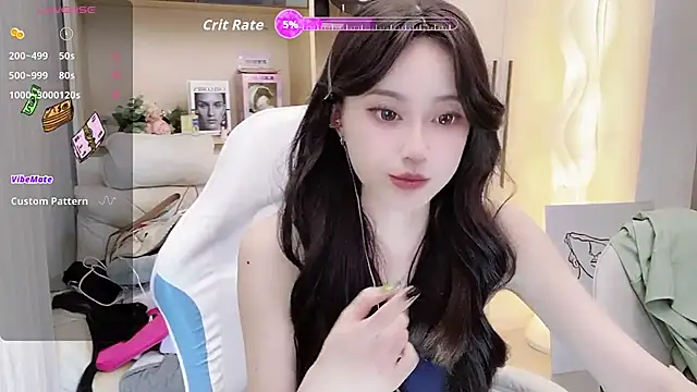 Snapshot of Naiyi-babe chatting on 10-17-25, 03:58 Naiyi-babe online show from 10-17-25, 03:58