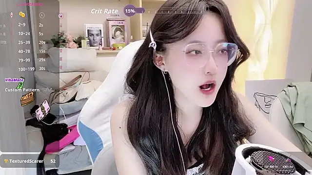 Snapshot of Naiyi-babe chatting on 10-18-25, 02:07 Naiyi-babe online show from 10-18-25, 02:07