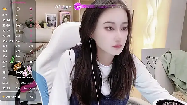 Snapshot of Naiyi-babe chatting on 10-19-25, 03:56 Naiyi-babe online show from 10-19-25, 03:56
