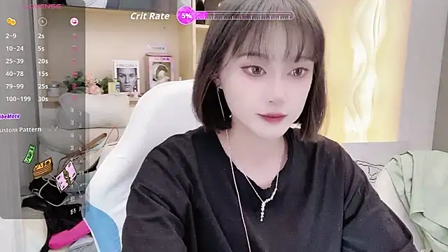 Snapshot of Naiyi-babe chatting on 10-25-25, 03:18 Naiyi-babe online show from 10-25-25, 03:18