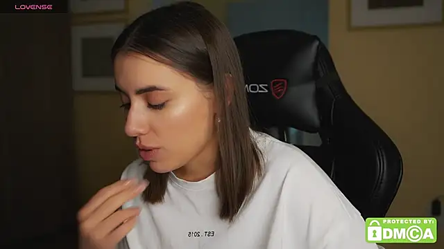 KateCarrey online show from 10-30-25, 03:35