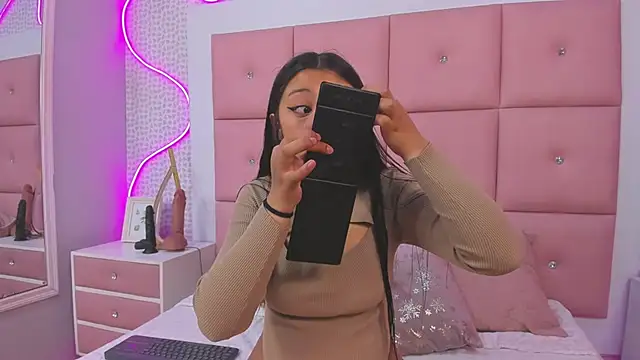 Snapshot of DaisySnugs1 chatting on 11-07-25, 12:16 DaisySnugs1 online show from 11-07-25, 12:16