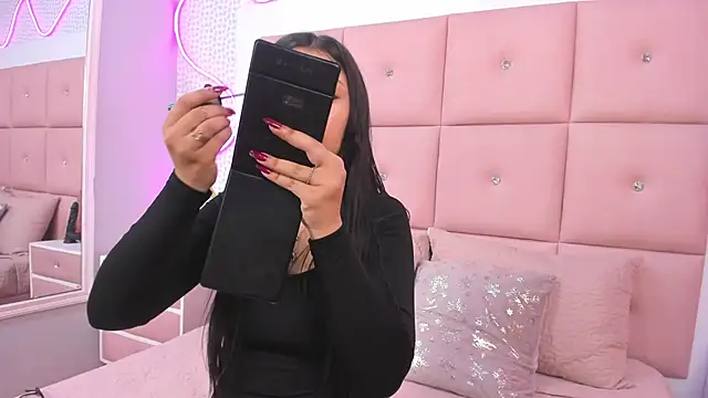 Snapshot of DaisySnugs1 chatting on 11-24-25, 12:27 DaisySnugs1 online show from 11-24-25, 12:27