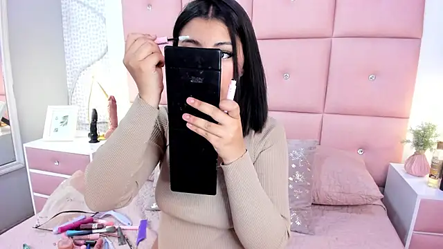 Snapshot of DaisySnugs1 chatting on 12-18-25, 12:22 DaisySnugs1 online show from 12-18-25, 12:22