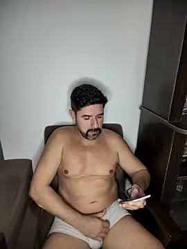 Snapshot of Gatoo_rj chatting on 09-27-25, 05:45 Gatoo rj online show from 09-27-25, 05:45