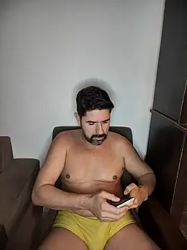 Snapshot of Gatoo_rj chatting on 09-30-25, 02:38 Gatoo rj online show from 09-30-25, 02:38