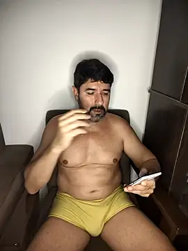 Snapshot of Gatoo_rj chatting on 10-18-25, 05:54 Gatoo rj online show from 10-18-25, 05:54