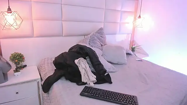 Snapshot of Lucia_jane chatting on 02-03-26, 02:53 Lucia jane online show from 02-03-26, 02:53