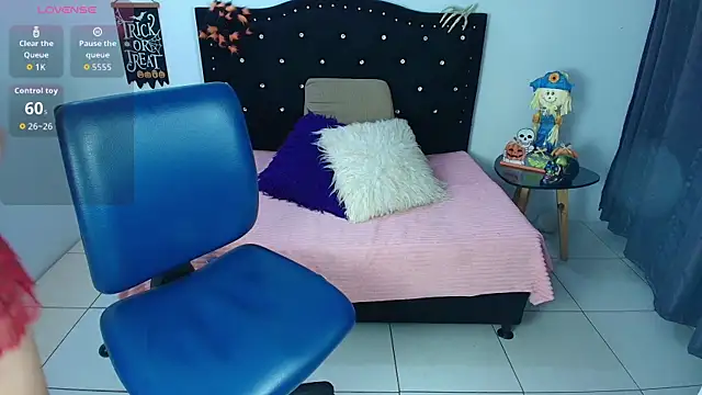 Snapshot of SammySmall_F_w chatting on 10-23-25, 11:14 SammySmall F w online show from 10-23-25, 11:14