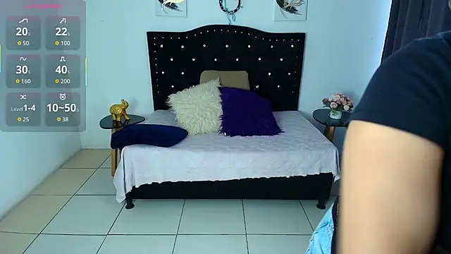 Snapshot of SammySmall_F_w chatting on 11-22-25, 10:09 SammySmall F w online show from 11-22-25, 10:09