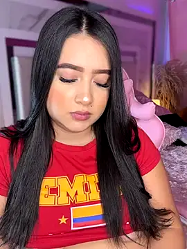 Snapshot of Emiily_Moore1 chatting on 10-15-25, 12:11 Emiily Moore1 online show from 10-15-25, 12:11