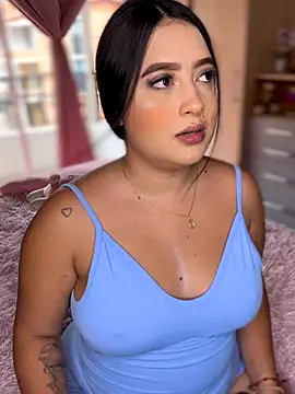 Snapshot of Emiily_Moore1 chatting on 11-23-25, 05:02 Emiily Moore1 online show from 11-23-25, 05:02