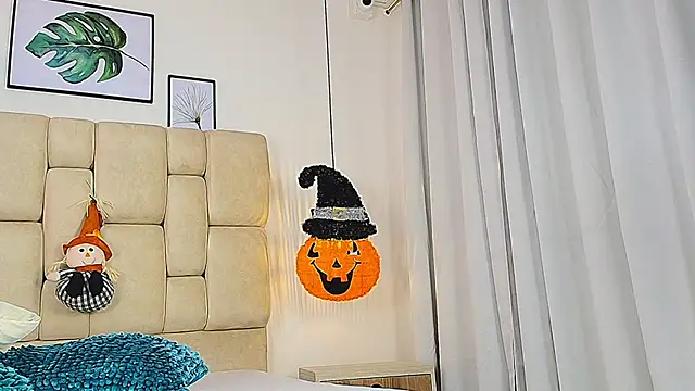 elizawiliamst online show from 10-18-25, 01:34