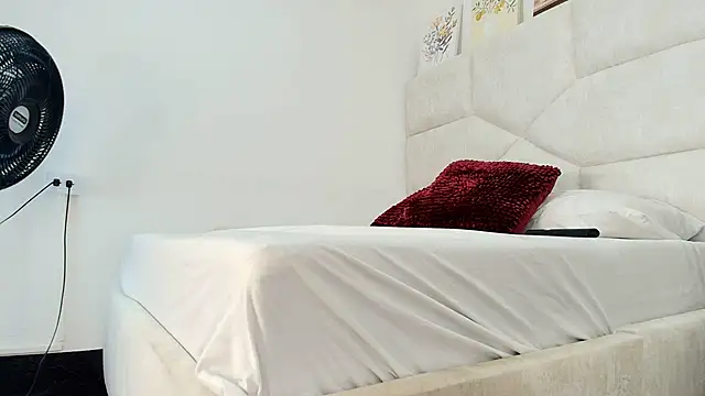 elizawiliamst online show from 04-01-26, 01:12