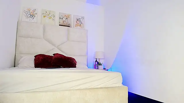 elizawiliamst online show from 04-24-26, 05:48