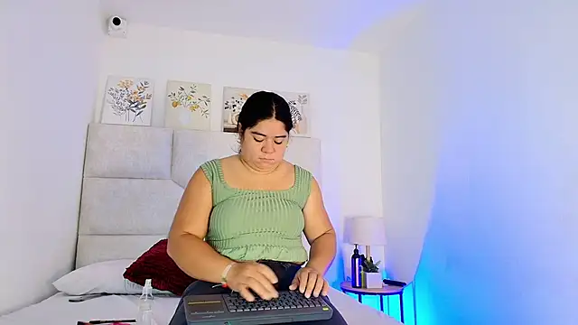 elizawiliamst online show from 05-22-26, 11:49