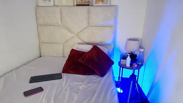 Snapshot of elizawiliamst chatting on 07-28-26, 12:48 elizawiliamst online show from 07-28-26, 12:48