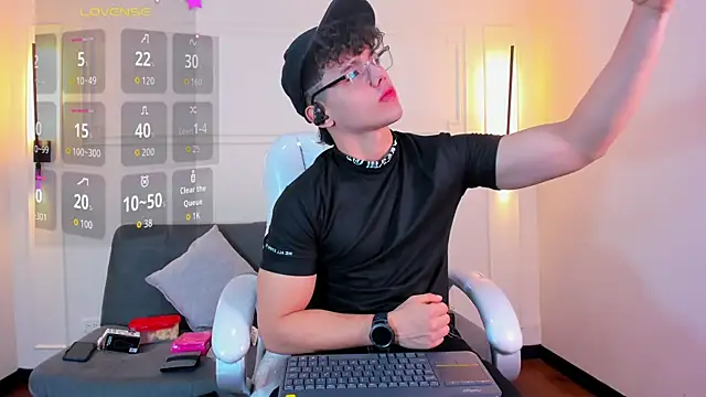 Snapshot of Jhoumod_21 chatting on 09-19-25, 10:38 Jhoumod 21 online show from 09-19-25, 10:38