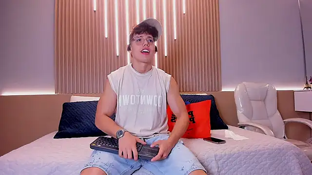 Snapshot of Jhoumod_21 chatting on 10-09-25, 10:35 Jhoumod 21 online show from 10-09-25, 10:35