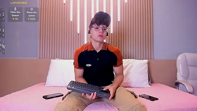 Snapshot of Jhoumod_21 chatting on 10-16-25, 10:16 Jhoumod 21 online show from 10-16-25, 10:16