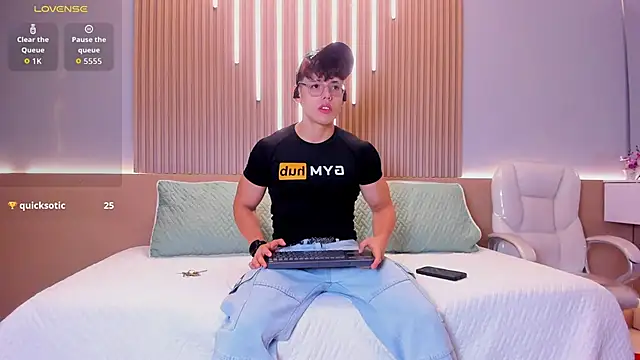 Snapshot of Jhoumod_21 chatting on 10-17-25, 10:18 Jhoumod 21 online show from 10-17-25, 10:18