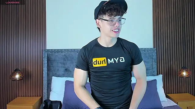 Snapshot of Jhoumod_21 chatting on 11-05-25, 03:39 Jhoumod 21 online show from 11-05-25, 03:39