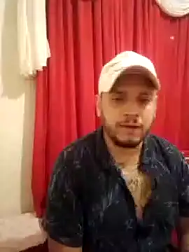 Snapshot of LatinoBr20 chatting on 09-15-25, 04:12 LatinoBr20 online show from 09-15-25, 04:12